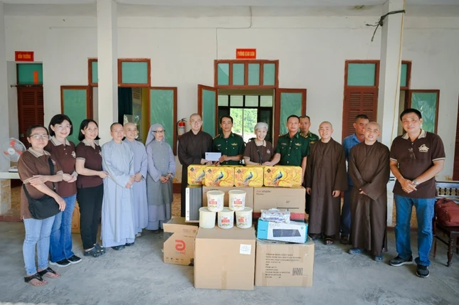 Đoàn đã đến thăm Đồn Biên phòng xã Mỹ Lý Đoàn đã đến thăm Đồn Biên phòng xã Mỹ Lý