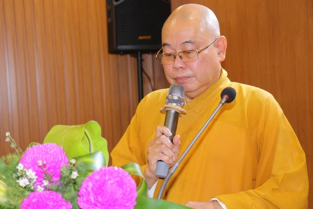 Thượng tọa Thích Trung San phát biểu tại hội nghị