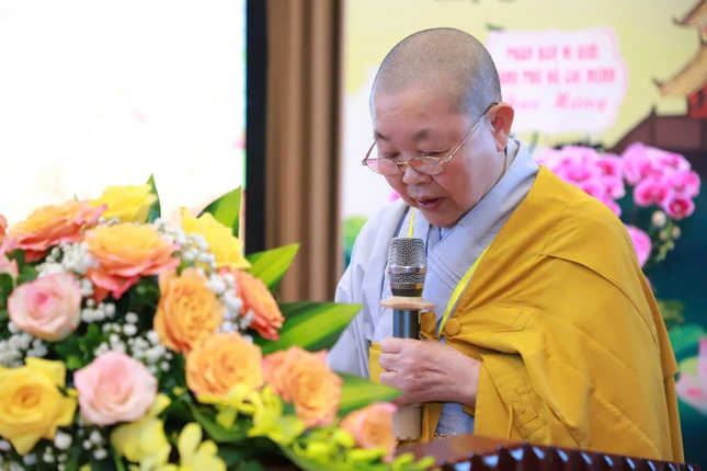 Ni trưởng Thích Đàm Thành phát biểu cảm tạ