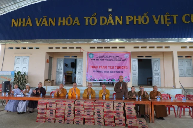 Phân ban Phật tử dân tộc T.Ư tổ chức trao quà tại xã Đồng Hỷ, xóm Việt Cường