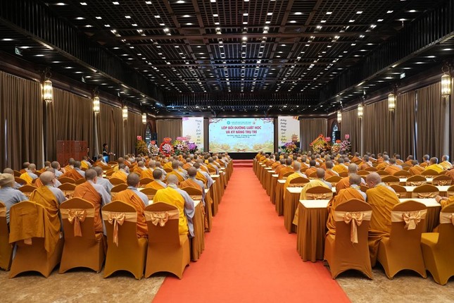 Quang cảnh Lễ bế mạc khóa Bồi dưỡng Luật học và Kỹ năng trụ trì do Phân ban Ni giới T.Ư tổ chức