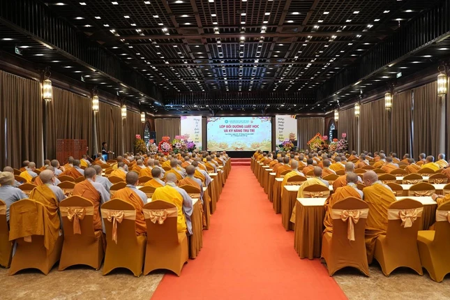 Quang cảnh Lễ bế mạc khóa Bồi dưỡng Luật học và Kỹ năng trụ trì do Phân ban Ni giới T.Ư tổ chức