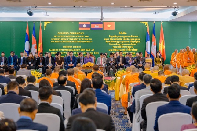 Với chủ đề “Sự hòa hợp của Phật giáo vì hòa bình và phát triển bền vững” Với chủ đề “Sự hòa hợp của Phật giáo vì hòa bình và phát triển bền vững”