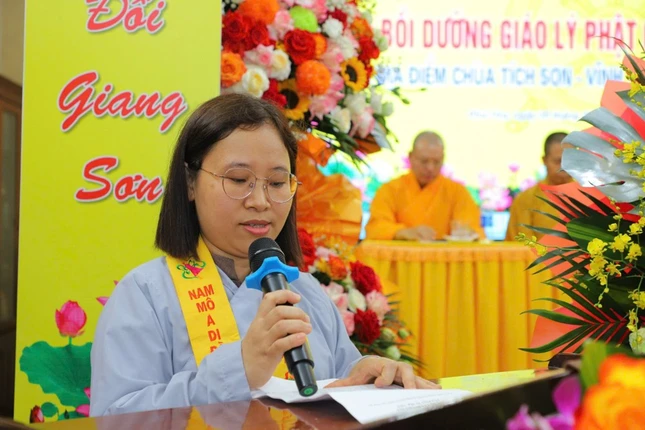 Phật tử Tâm Hồng đại diện học viên phát biểu tri ân