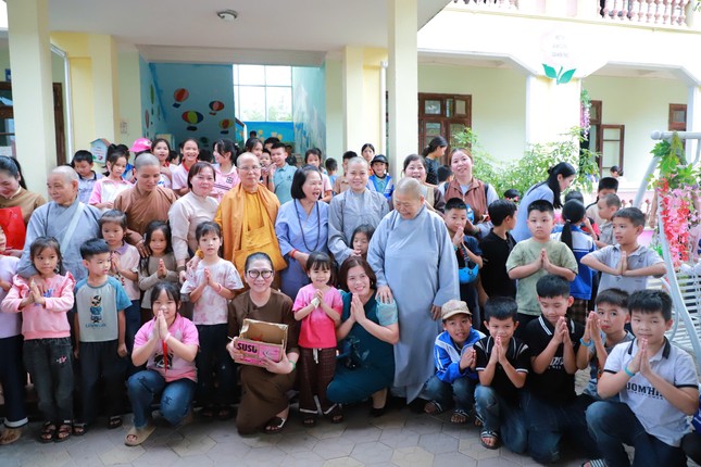 Chư Ni trong đoàn