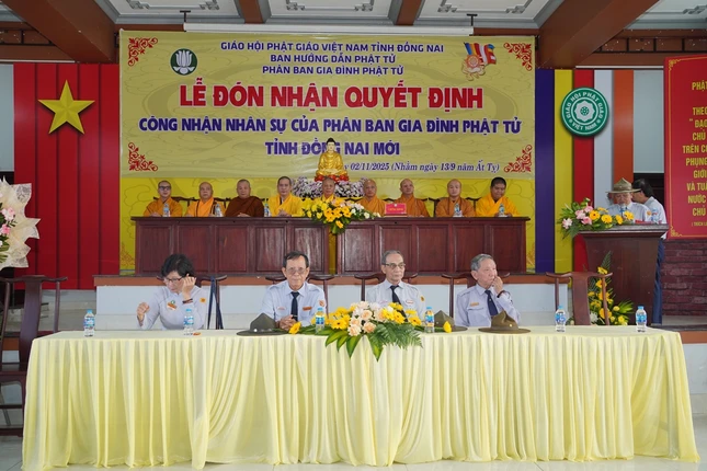 Chư tôn đức chứng minh và các huynh trưởng tham dự