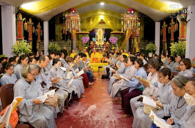 Đạo tràng Phật tử chùa Vạn Đức và các tự viện trì tụng kinh Địa Tạng Bồ-tát bổn nguyện