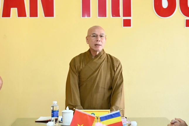 Thượng tọa Thích Nhuận Bảo chủ trì buổi họp