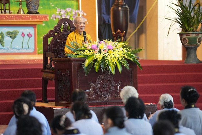 Hòa thượng Thích Bảo Nghiêm quang lâm pháp tòa và có đôi lời chỉ dạy tới đại chúng