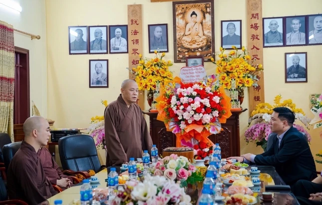 Thượng tọa Thích Tâm Hoan cảm ơn các đoàn đến thăm và chúc mừng Thượng tọa Thích Tâm Hoan cảm ơn các đoàn đến thăm và chúc mừng