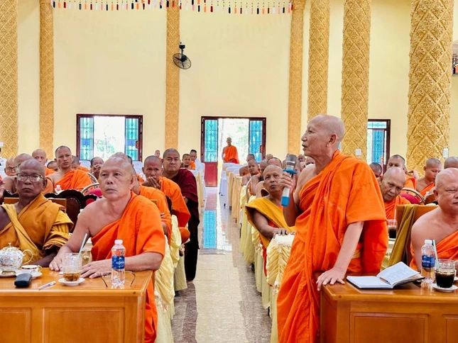 Chư Tăng các tự viện Nam tông Khmer tham dự hội nghị