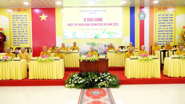 Chư tôn đức giáo phẩm chứng minh và tham dự