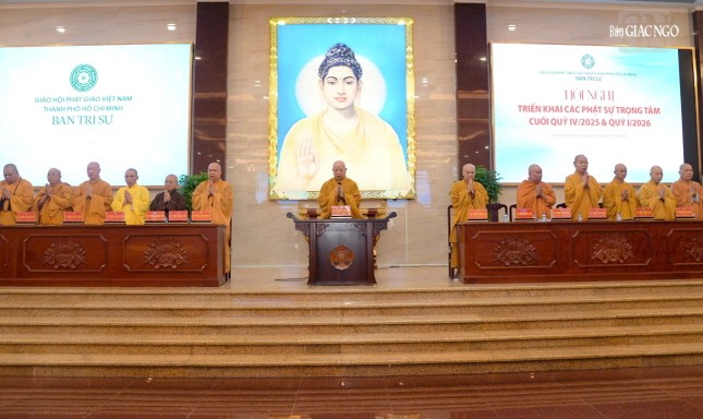 Chư tôn đức Ban Thường trực niệm Phật cầu gia bị