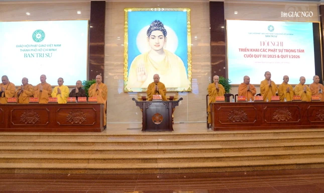 Chư tôn đức Ban Thường trực niệm Phật cầu gia bị