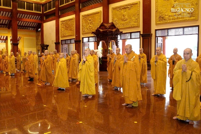 Bố-tát là nghi thức đặc thù của Tăng đoàn do Đức Phật chế định nhằm nuôi lớn các pháp lành