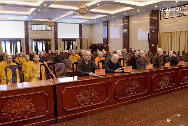 Chư tôn đức tham dự hội nghị