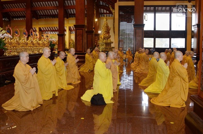 Bố-tát nhằm nuôi lớn các thiện pháp, giới thân huệ mạng, hầu duy trì và phát triển Tăng đoàn