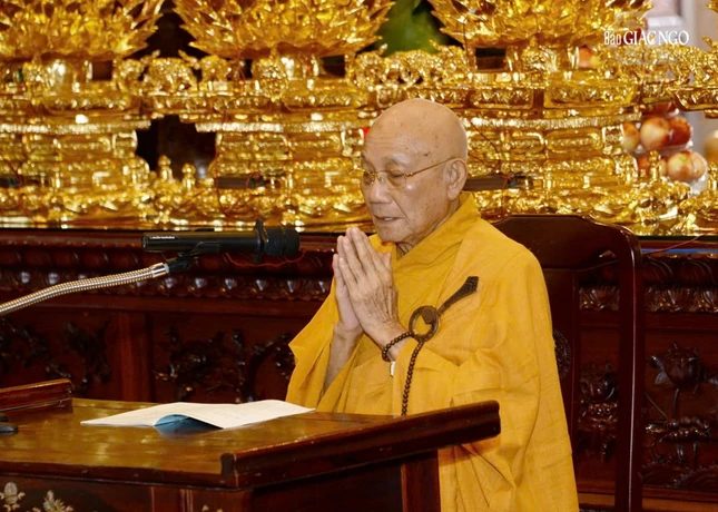 Trưởng lão Hòa thượng Thích Minh Thông đại vị thuyết giới Tỳ-kheo, Bồ-tát giữa đại chúng