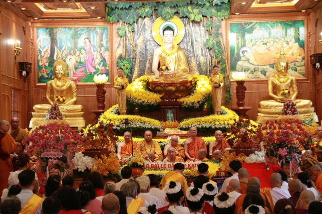 Quang cảnh Lễ dâng y Kathina tại chùa Phước Hải