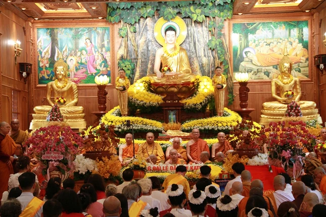 Quang cảnh Lễ dâng y Kathina tại chùa Phước Hải