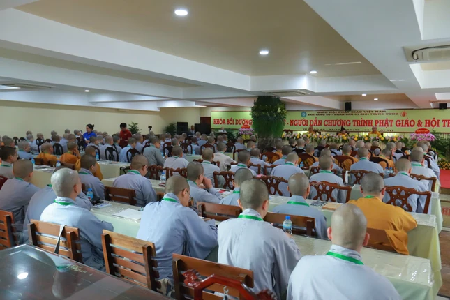 Khóa bồi dưỡng và Hội thi dẫn chương trình Phật giáo diễn ra từ ngày 7-12 đến 11-12-2025 tại chùa Vĩnh Nghiêm