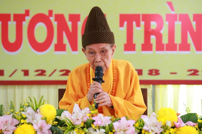 Trưởng lão Hòa thượng Thích Đức Nghiệp ban đạo từ tại lễ khai mạc