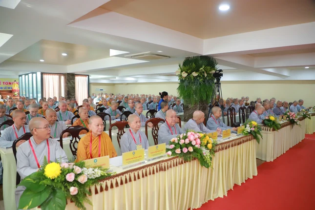 Chư Ni Thường trực Phân ban Ni giới T.Ư và học viên tham dự