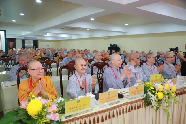 Chư Ni Phân ban Ni giới T.Ư và các thí sinh, cổ động viên