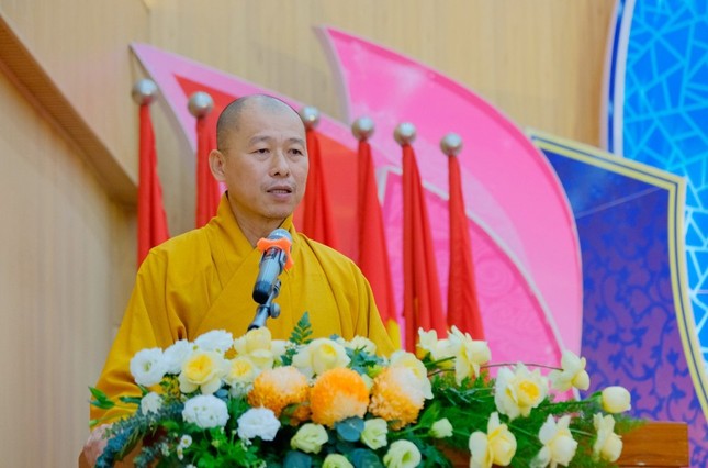 Thượng tọa Thích Minh Nhẫn đúc kết Hội nghị