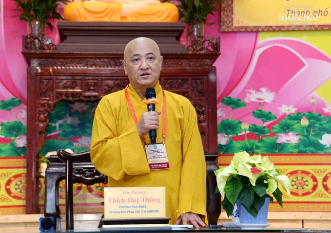 Hòa thượng Thích Huệ Thông chủ giảng chuyên đề đầu tiên Chuyển đổi số nhu cầu tất yếu của xã hội và Giáo hội - tâm đức là nền tảng của người làm công tác hành chánh