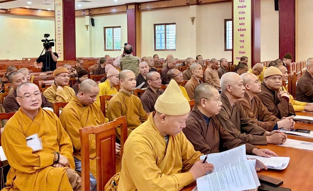 Chư tôn đức các Ban Trị sự tham dự Chư tôn đức các Ban Trị sự tham dự