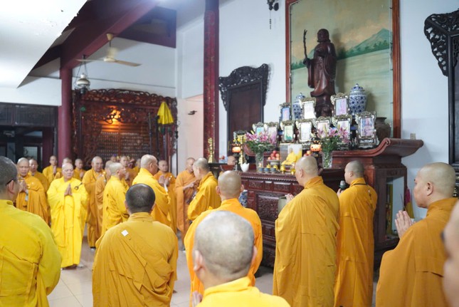 Chư tôn đức bắt đầu khóa huân tu tại thiền viện Quảng Đức