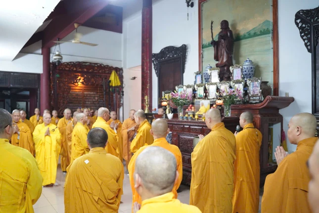 Chư tôn đức bắt đầu khóa huân tu tại thiền viện Quảng Đức