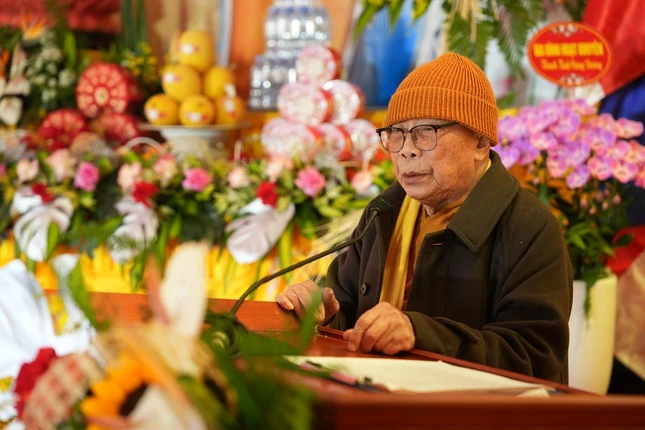 Hòa thượng Thích Thiện Tấn phát biểu tại lễ khánh thành