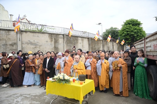 Lễ cầu nguyện rót đồng đúc Đại hồng chung chùa Ưu Đàm