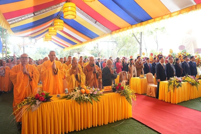 Chư tôn đức và đại diện các cơ quan tham dự