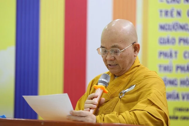 Hòa thượng Thích Minh Thiện tuyên đọc văn tưởng niệm Đức vua – Phật hoàng Trần Nhân Tông của Trung ương GHPGVN