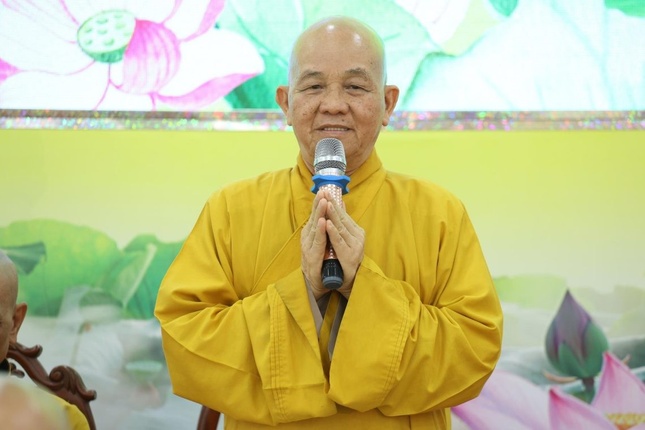 Hòa thượng Thích Minh Thiện ban đạo từ Hòa thượng Thích Minh Thiện ban đạo từ