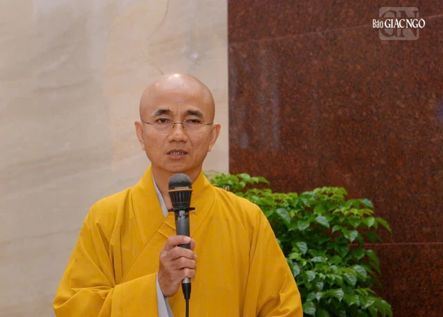 Thượng tọa Thích Thiện Quý, Phó Trưởng ban kiêm Chánh Thư ký Ban Trị sự TP.HCM lưu ý về nội quy khóa bồi dưỡng