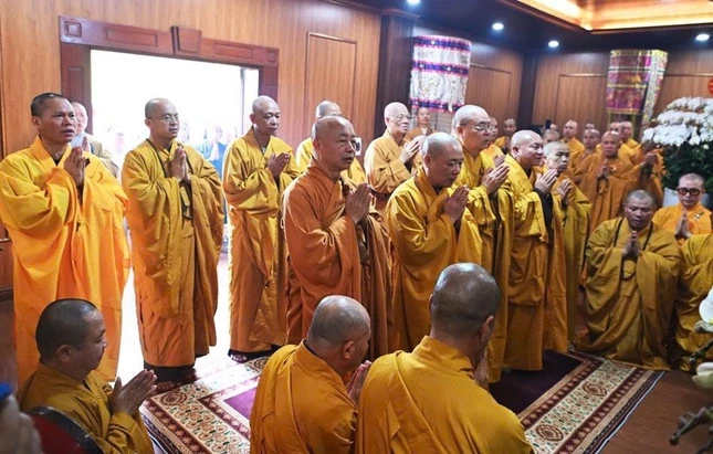 Chư tôn giáo phẩm và sơn môn pháp pháp thành kính tưởng niệm