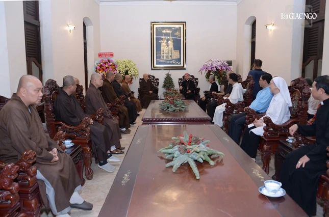 Quang cảnh buổi tiếp thân mật phái đoàn tại Tòa Tổng Giám mục Tổng Giáo phận TP.HCM Quang cảnh buổi tiếp thân mật phái đoàn tại Tòa Tổng Giám mục Tổng Giáo phận TP.HCM