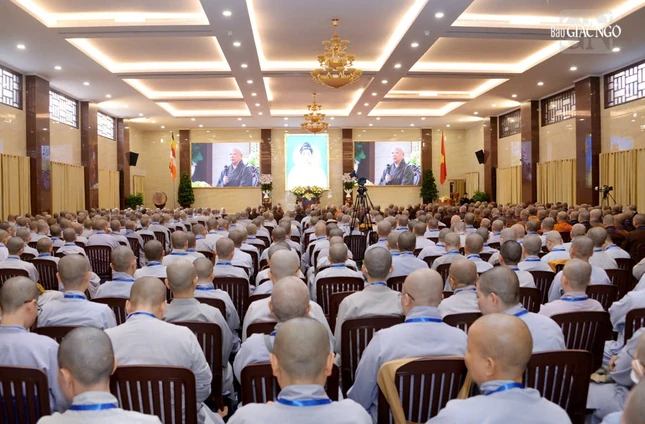 Tăng Ni khóa Huân tu và Khóa bồi dưỡng trụ trì tại Việt Nam Quốc Tự đặt nhiều vấn đề liên quan ứng dụng nghi lễ thiền môn