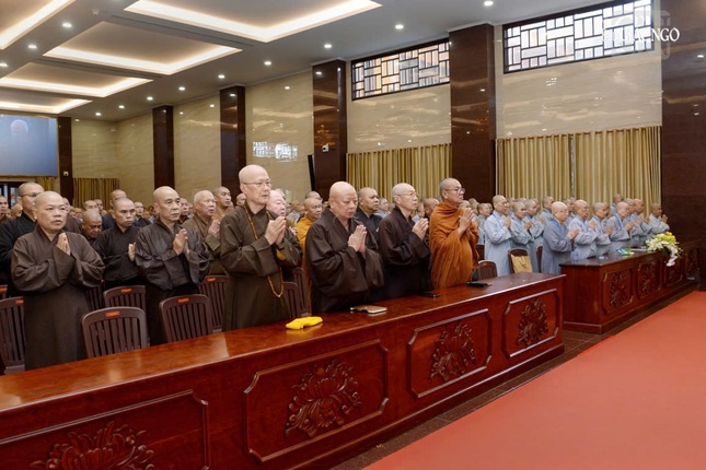 Chư tôn đức Tăng Ni trong Tuần huân tu và Khóa bồi dưỡng trụ trì 2025, do Ban Thường trực Ban Trị sự GHPGVN TP.HCM tổ chức, tại Việt Nam Quốc Tự