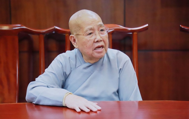 Ni trưởng Thích nữ Từ Nhẫn, Phó Trưởng ban Trị sự kiêm Trưởng Phân ban Ni giới TP.HCM chủ trì buổi họp - Ảnh: Trung Thắng