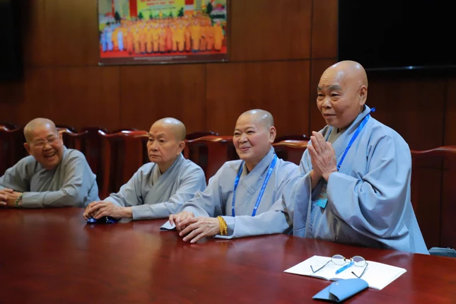 Ni trưởng Thích nữ Hạnh Nhân phát biểu tại buổi họp - Ảnh: Trung Thắng