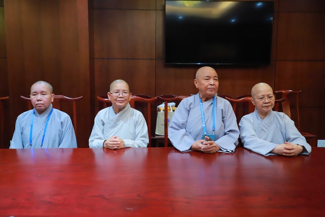 Chư Ni Thường trực Phân ban Ni giới TP.HCM tham dự họp