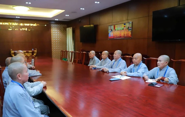 Chư Ni thảo luận nhiều Phật sự trong thời gian tới - Ảnh: Trung Thắng