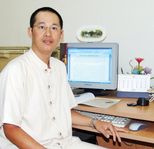 Giang Phong lúc còn là phóng viên của Báo Giác Ngộ