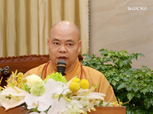 Thượng tọa Thích Thanh Phong thay mặt Ban Tổ chức phát biểu cảm tạ