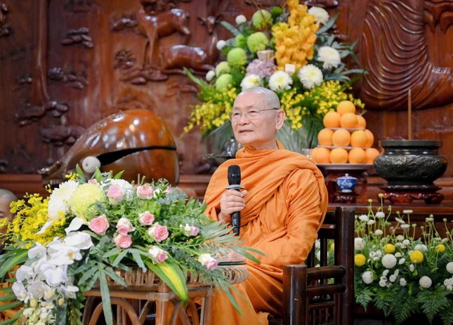 Trưởng lão Hòa thượng Viên Minh quang lâm thuyết giảng về “Soi sáng lại mình”